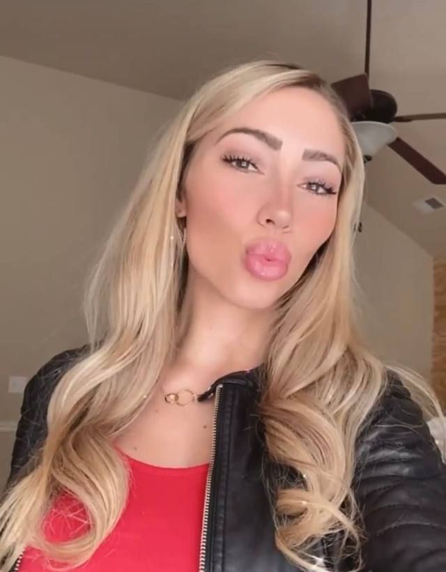 I am seeking a kind, mature man to share life’s next chapter. Dinner on me - Image 3